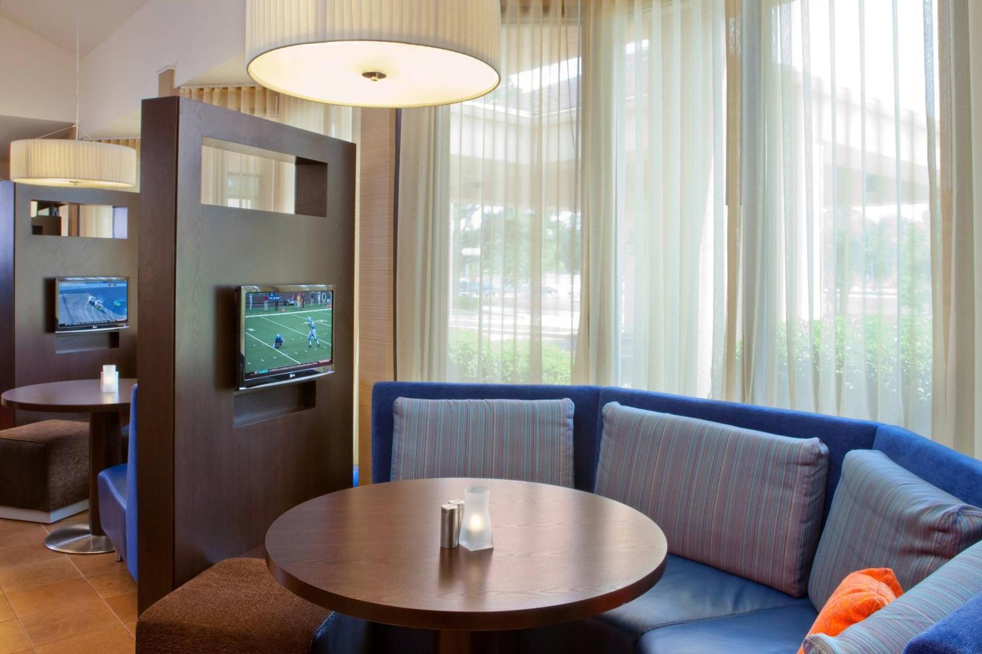 Hotel Courtyard By Marriott Columbus Exterior foto