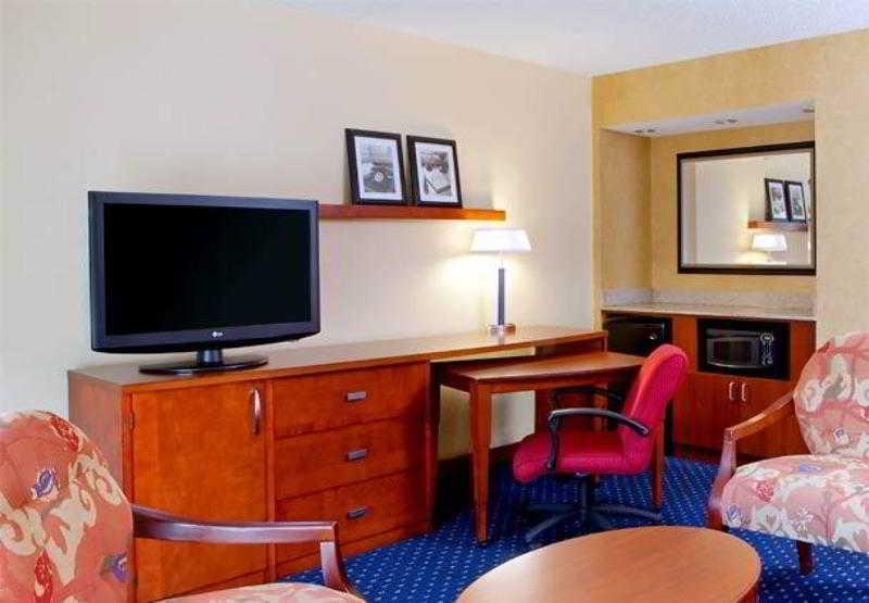Hotel Courtyard By Marriott Columbus Exterior foto